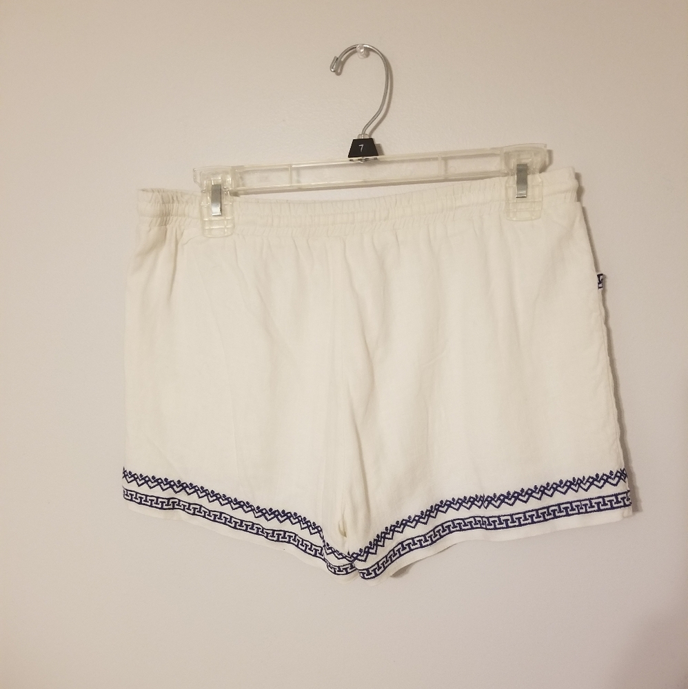 Shorts - Picture 2 of 3